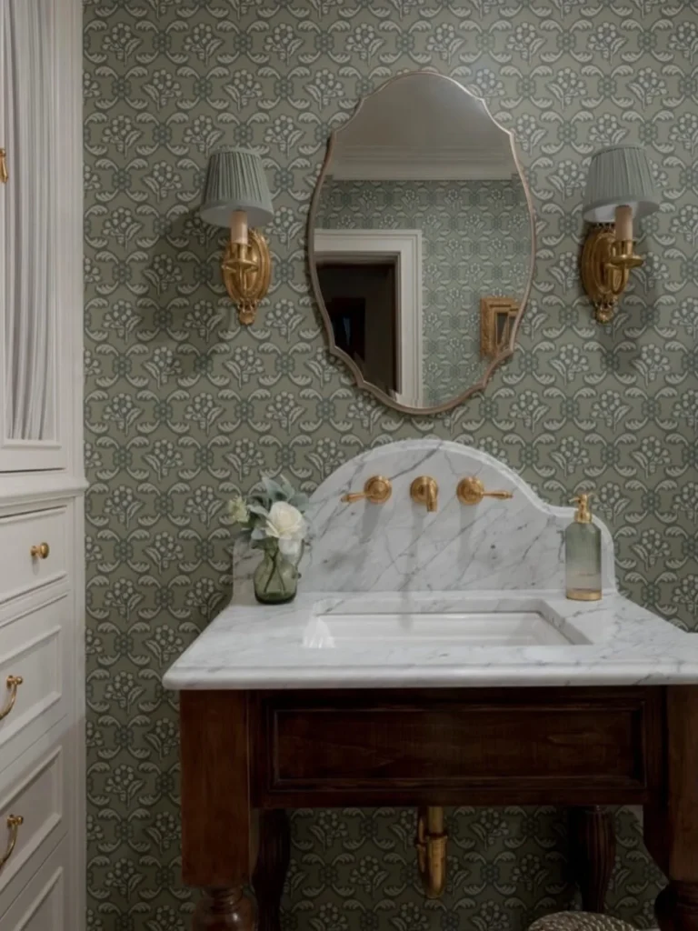 make bathroom look bigger